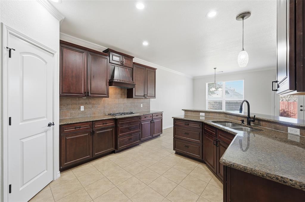 851 Valley Ridge Road Burleson, TX 76028 - Photo 7 of 38