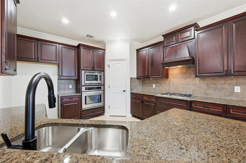 851 Valley Ridge Road Burleson, TX 76028 - Photo 8 of 38