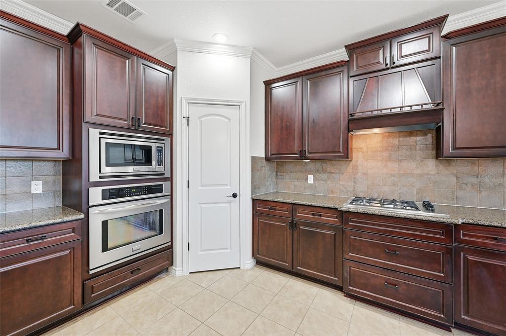 851 Valley Ridge Road Burleson, TX 76028 - Photo 9 of 38