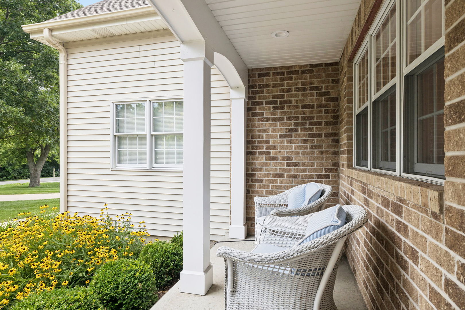 5709 Lenox Road Lisle, IL 60532 - Photo 3 of 46 Gallery Image 3