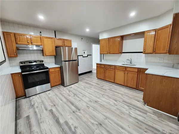 $2,100 | 126 Goddard Avenue, Unit B, Bridgeport, CT 06610
