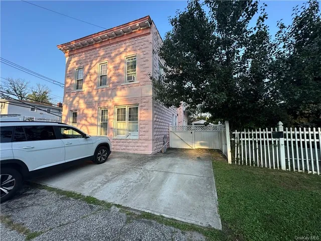 $1,500,000 | 208 Tompkins Avenue, Yonkers, NY 10703