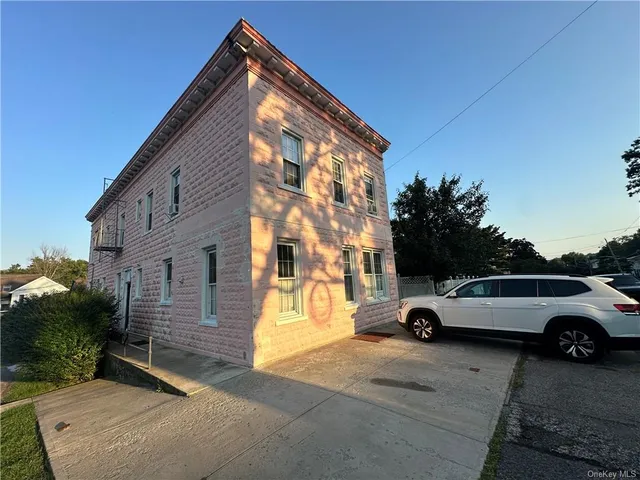 $1,500,000 | 208 Tompkins Avenue, Yonkers, NY 10703