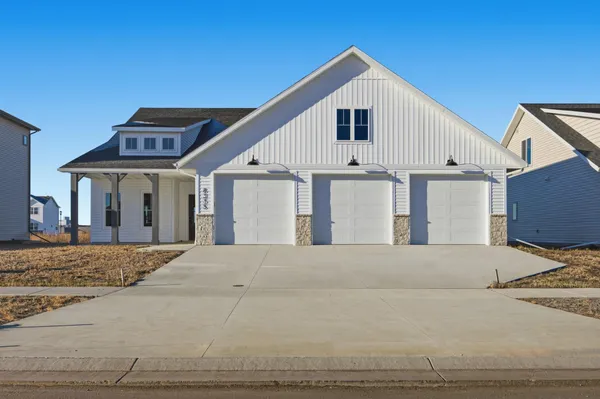 $499,900 | 8335 61st Street South, Horace, ND 58047