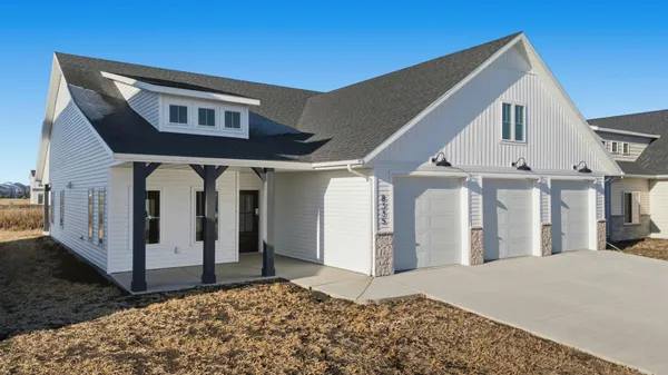 $499,900 | 8335 61st Street South, Horace, ND 58047