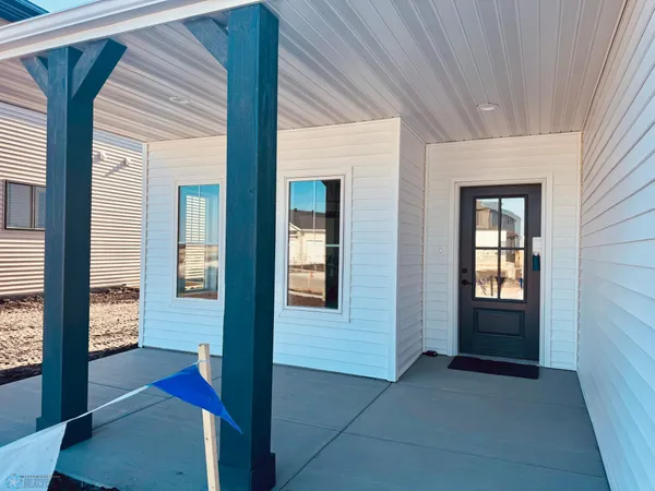 $499,900 | 8335 61st Street South, Horace, ND 58047