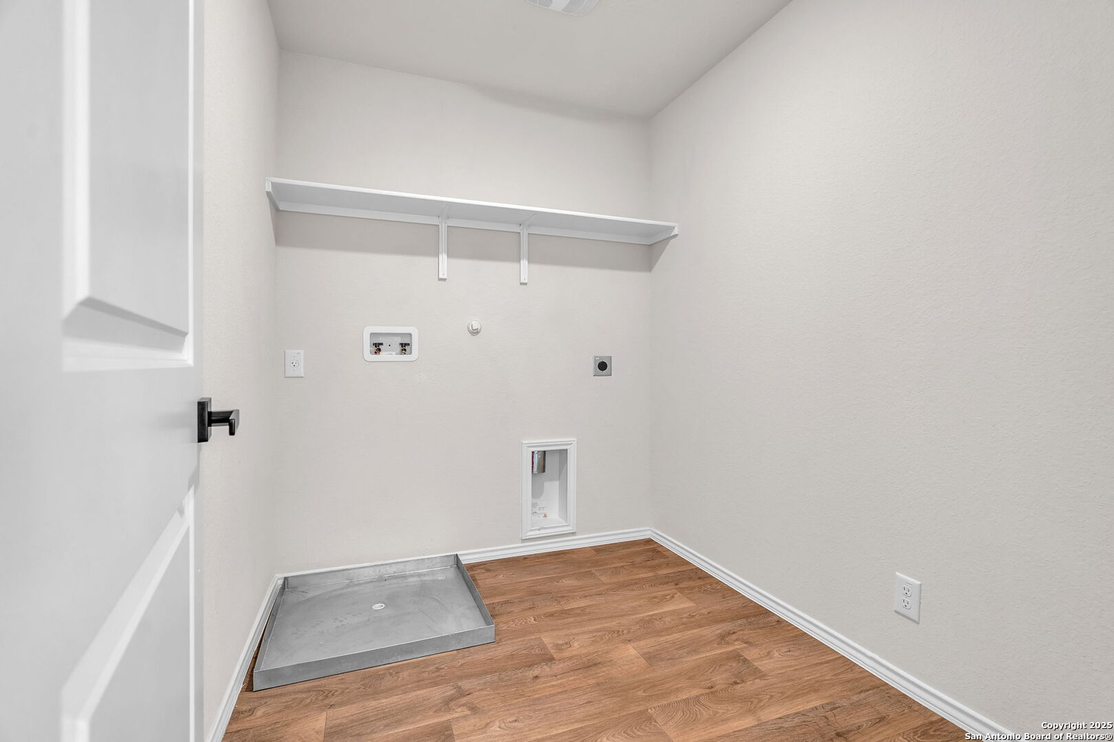 105 Honors Street Floresville, TX 78114 - Photo 28 of 36 a view of an empty room