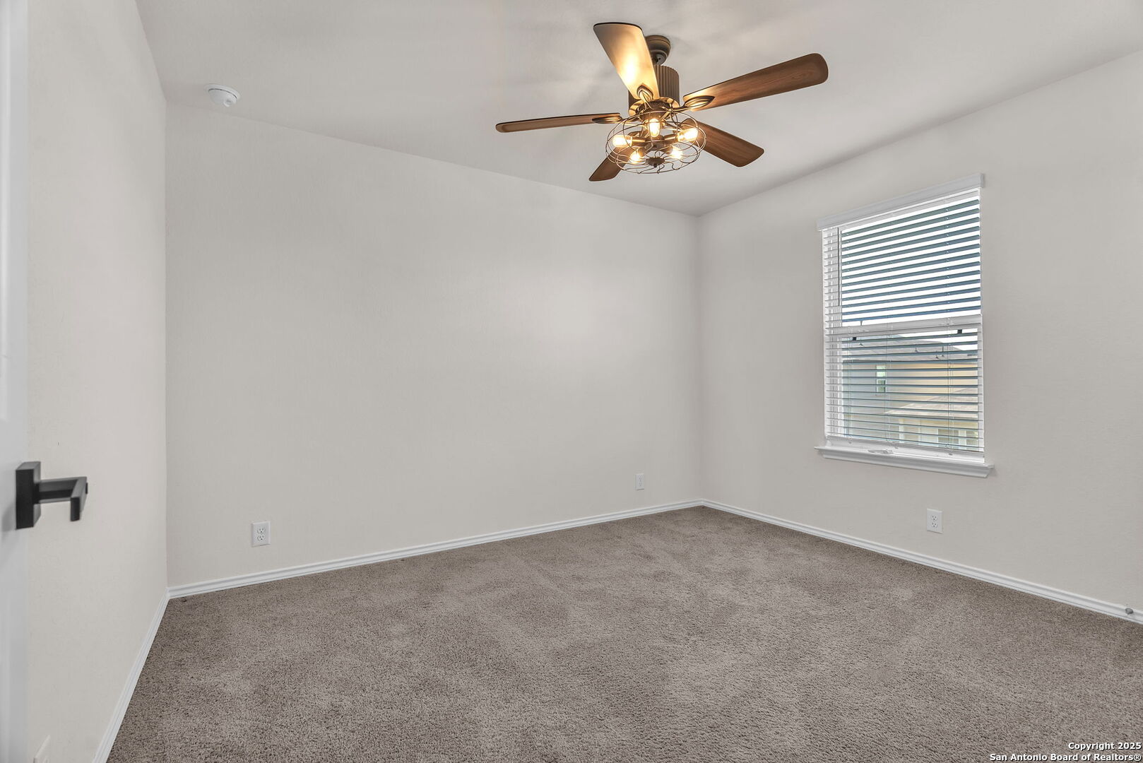 105 Honors Street Floresville, TX 78114 - Photo 29 of 36 a view of an empty room with a window