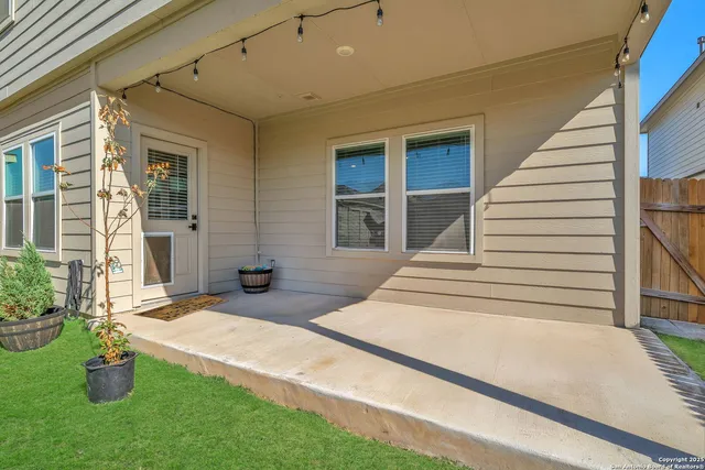 a view of a house with backyard and porch