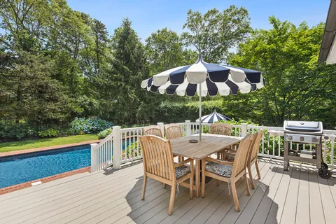 $2,495,000 | 63 Whooping Hollow Road, East Hampton, NY 11937