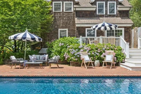 $2,495,000 | 63 Whooping Hollow Road, East Hampton, NY 11937