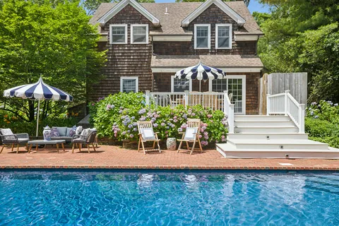 $2,495,000 | 63 Whooping Hollow Road, East Hampton, NY 11937