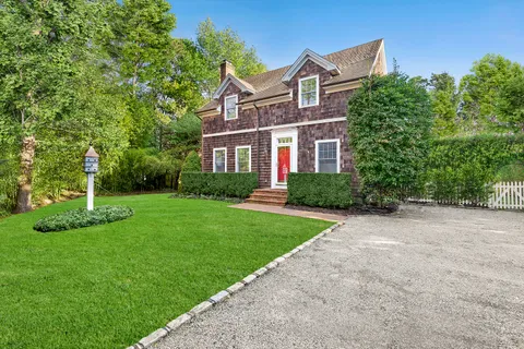 $2,495,000 | 63 Whooping Hollow Road, East Hampton, NY 11937