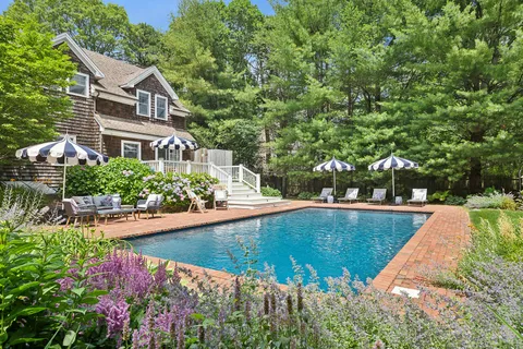 $2,495,000 | 63 Whooping Hollow Road, East Hampton, NY 11937