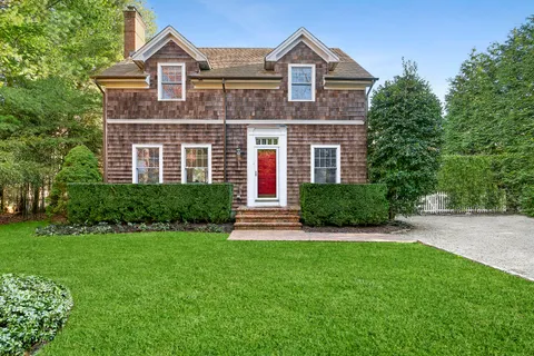 $2,495,000 | 63 Whooping Hollow Road, East Hampton, NY 11937