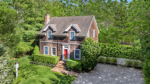 $2,495,000 | 63 Whooping Hollow Road, East Hampton, NY 11937