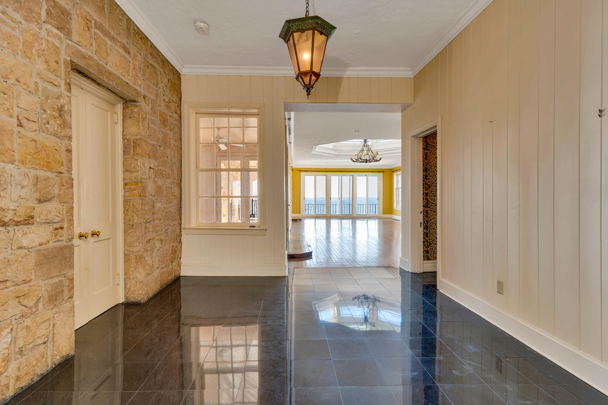 710 West Brow Road Lookout Mountain, TN 37350 - Photo 19 of 94 Beautiful Charm when Entering