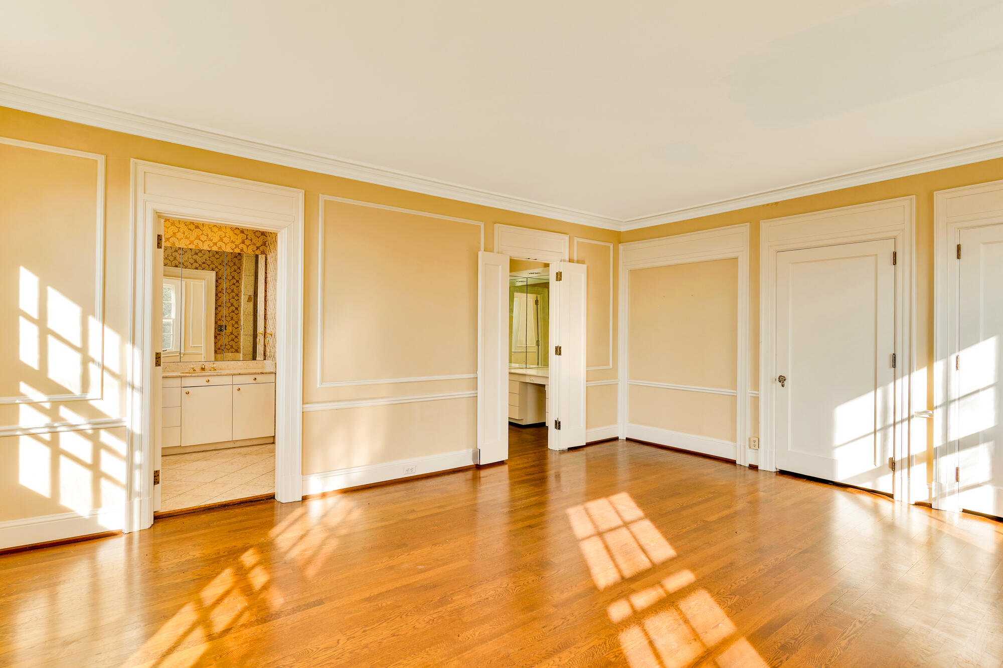 710 West Brow Road Lookout Mountain, TN 37350 - Photo 46 of 94 Primary Bedroom