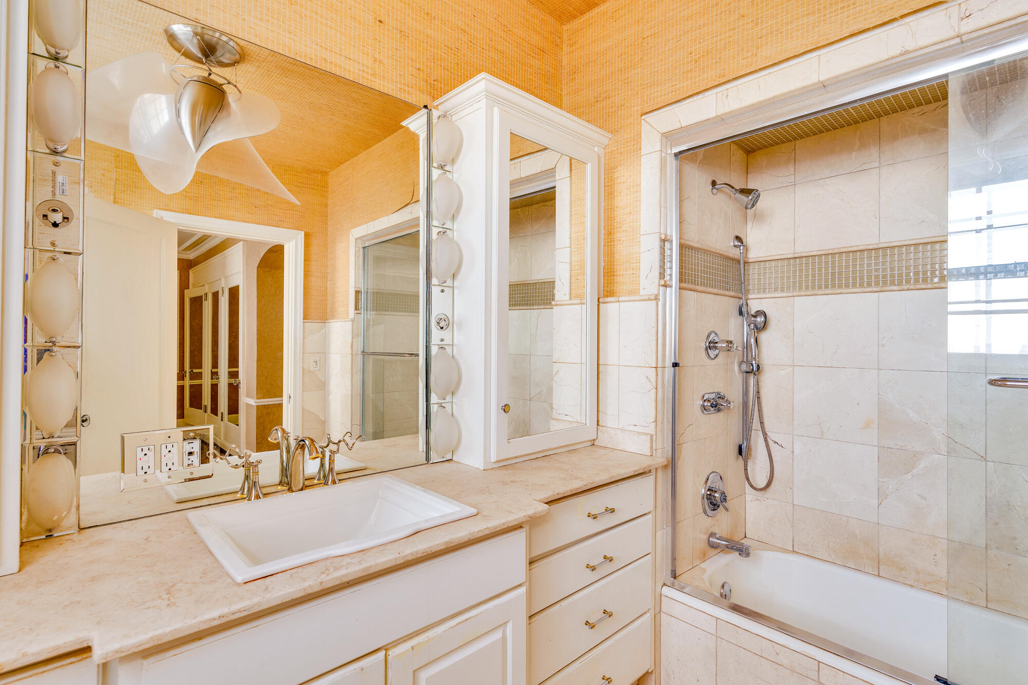 710 West Brow Road Lookout Mountain, TN 37350 - Photo 53 of 94 Ensuite Full Bathroom