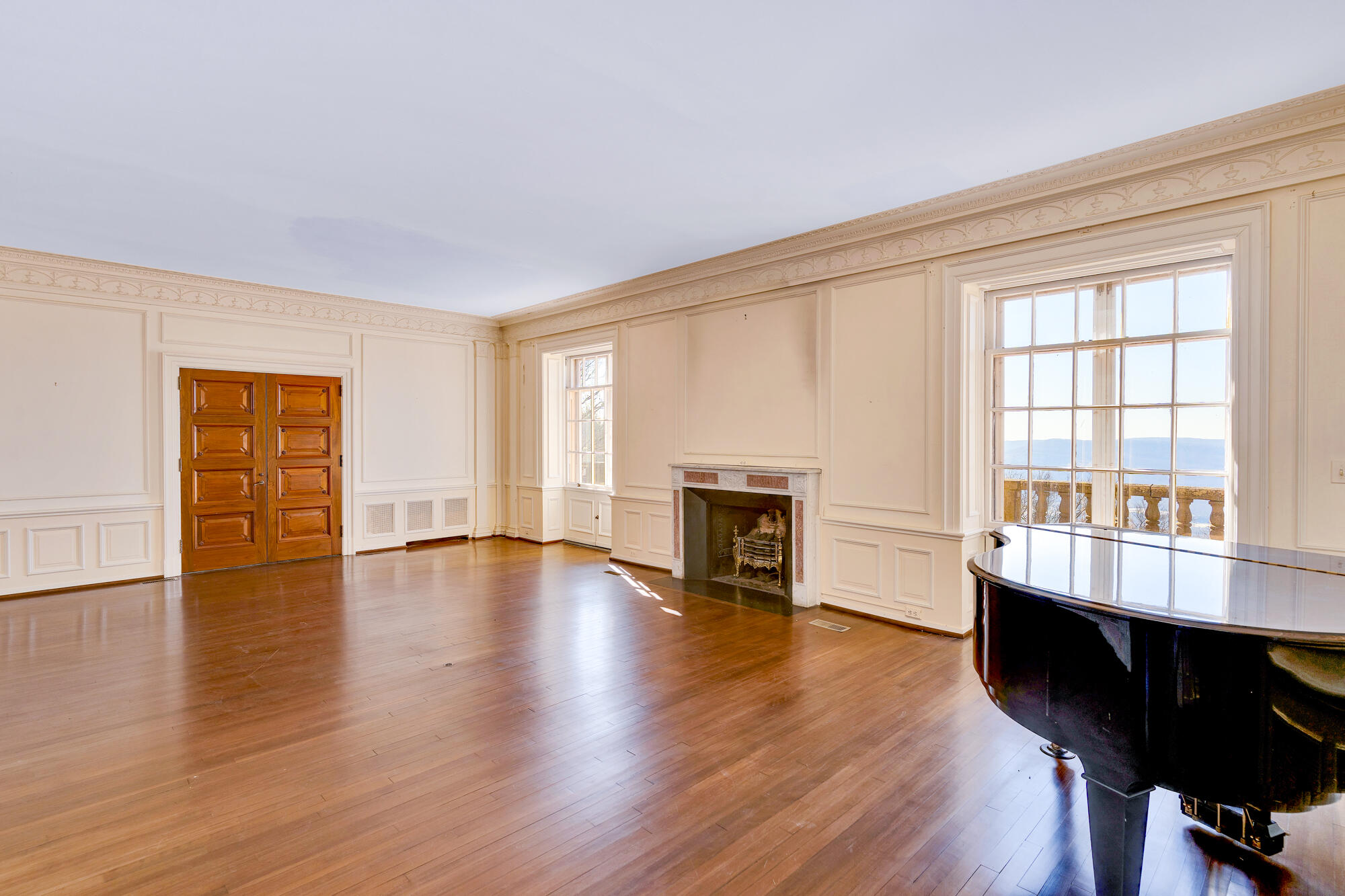 710 West Brow Road Lookout Mountain, TN 37350 - Photo 6 of 94 Formal Living Room