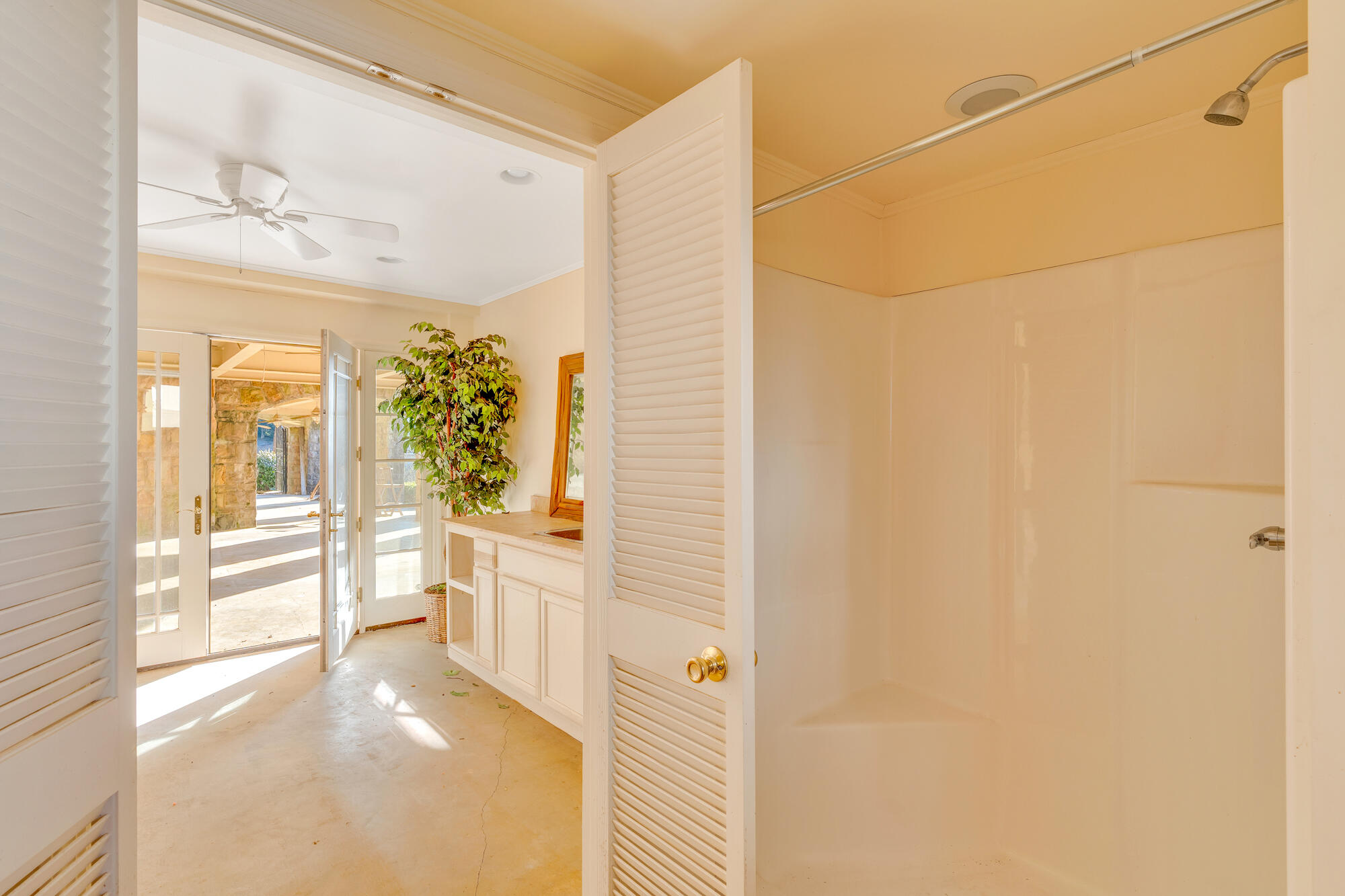 710 West Brow Road Lookout Mountain, TN 37350 - Photo 72 of 94 Full Bathroom By Pool