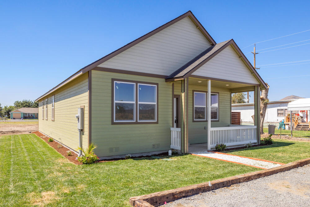330 North Elm Street Merrill, OR 97633 - Photo 9 of 23 a view of house with backyard