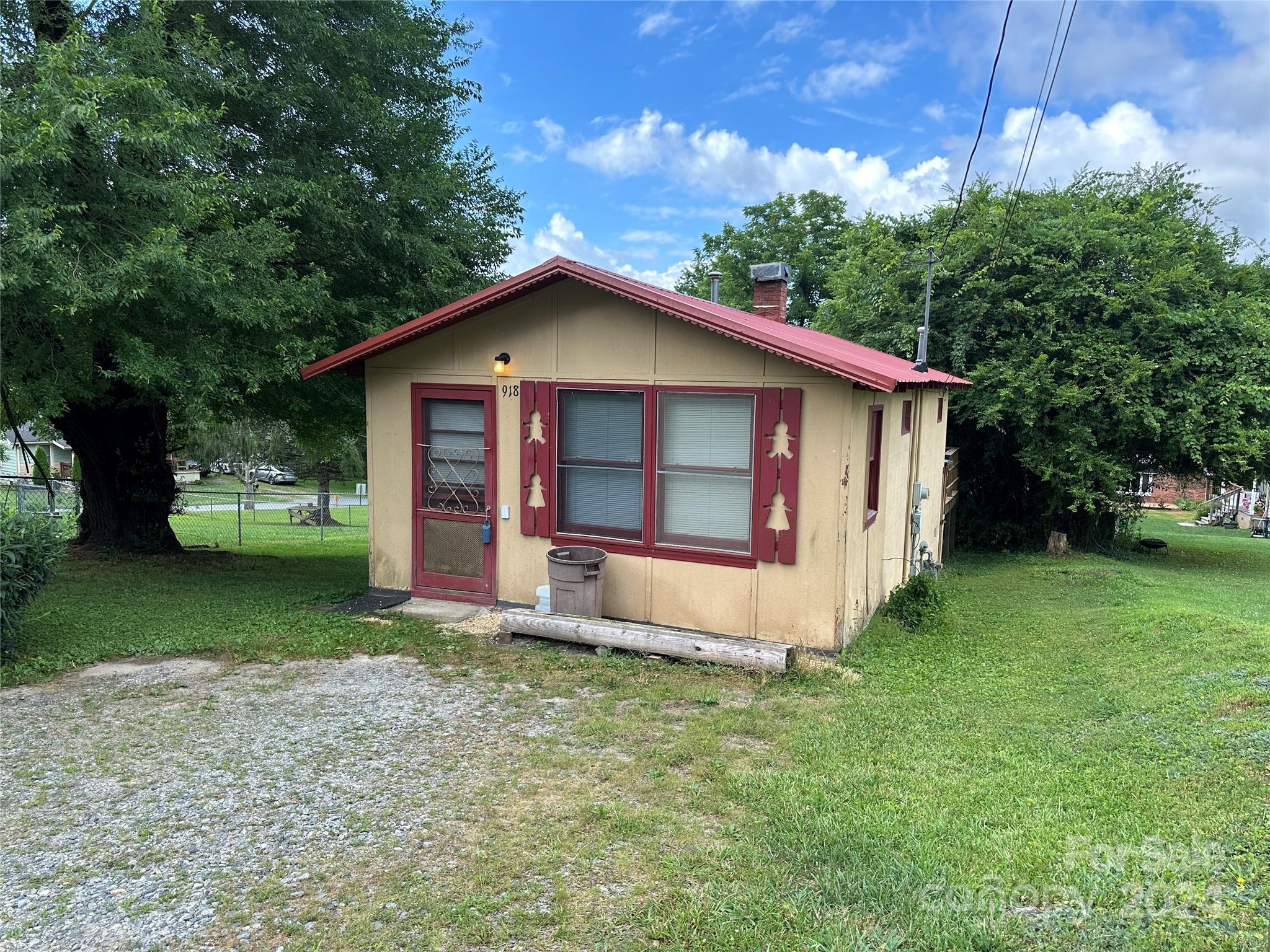 918 Tinsley Road Brevard, NC 28712 - Photo 2 of 7 Gallery Image 2