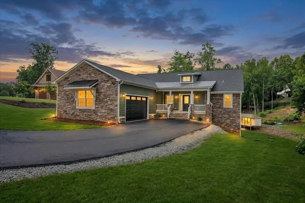 $1,350,000 | 273 Hammock Pointe Drive, Moneta, VA 24121
