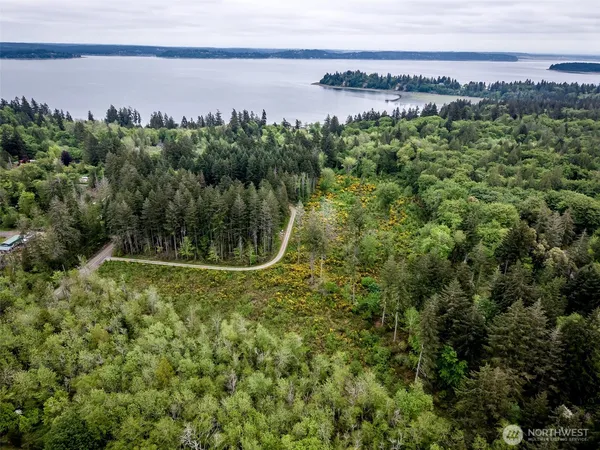 $300,000 | 24 156th Avenue Southwest, Lakebay, WA 98349
