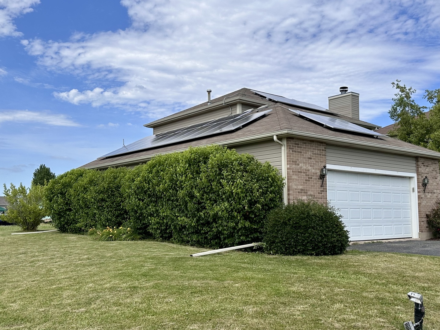 811 Water Stone Way Malta, IL 60150 - Photo 2 of 27 a house view with a garden space