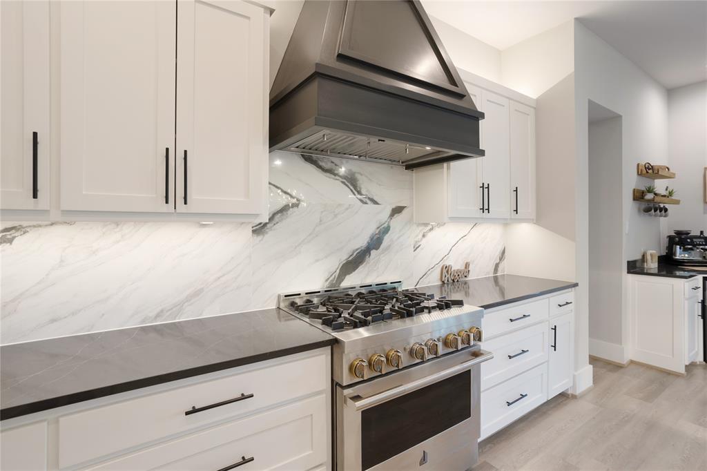 1095 Sister Grove Road Van Alstyne, TX 75495 - Photo 11 of 35 Gorgeous! Since this home is located outside of the city limits, the home owners use propane for their gas appliances. Everything about this kitchen is so top notch.