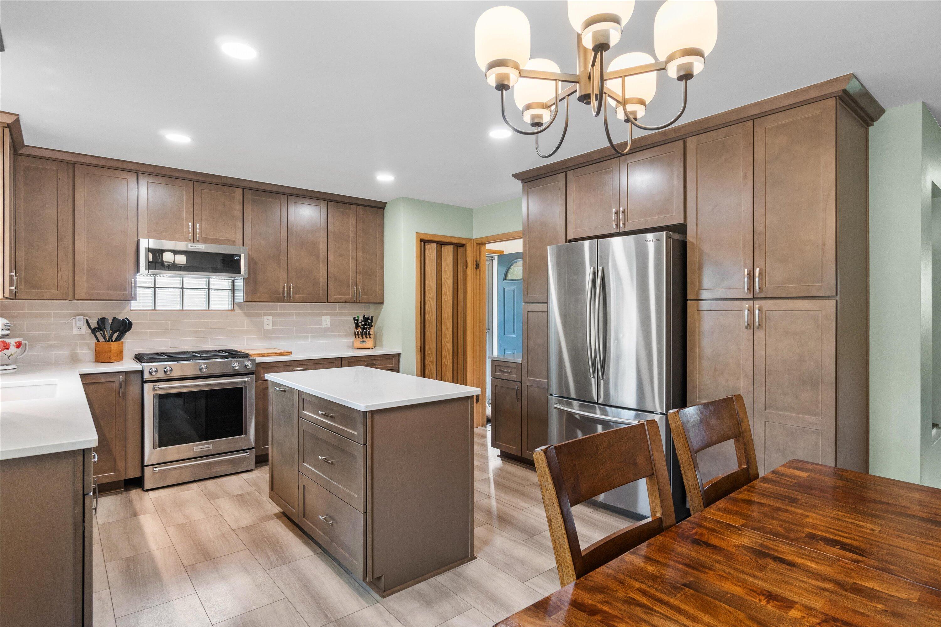 3225 South 80th Street Milwaukee, WI 53219 - Photo 4 of 29 Custom cabinets