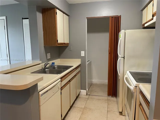 $235,000 | 1247 Southwest 46th Avenue, Unit 1312, Pompano Beach, FL 33069