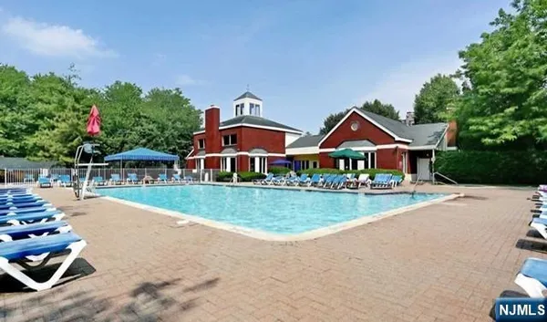 $4,200 | 302 Stockton Court, Edgewater, NJ 07020