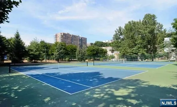 $4,200 | 302 Stockton Court, Edgewater, NJ 07020