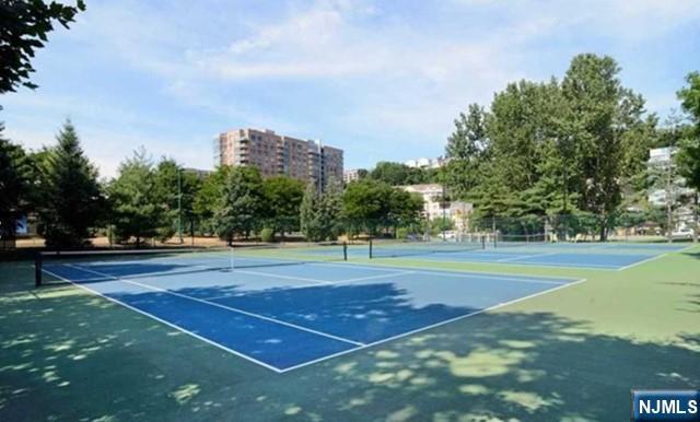 302 Stockton Court Edgewater, NJ 07020 - Photo 12 of 15 a view of a tennis ground with large trees