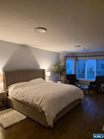 $4,200 | 302 Stockton Court, Edgewater, NJ 07020