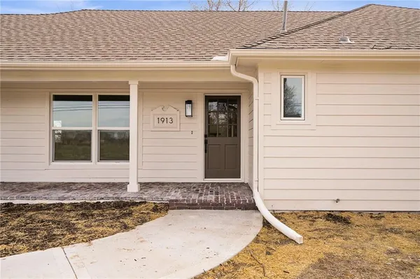 $439,000 | 1913 West Dennis Avenue, Olathe, KS 66061