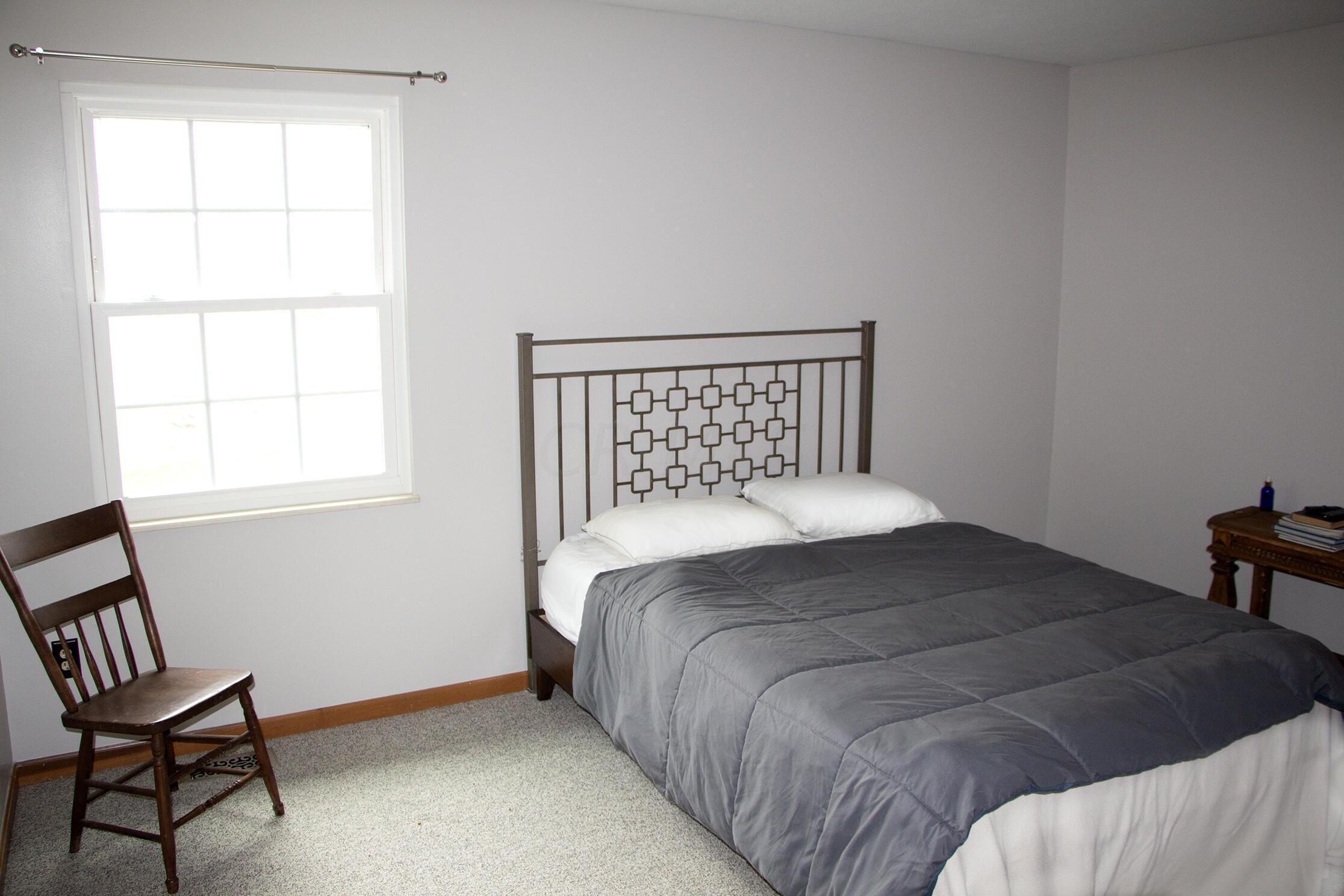 5712 Davidson Road Hilliard, OH 43026 - Photo 12 of 23 back bedroom 2