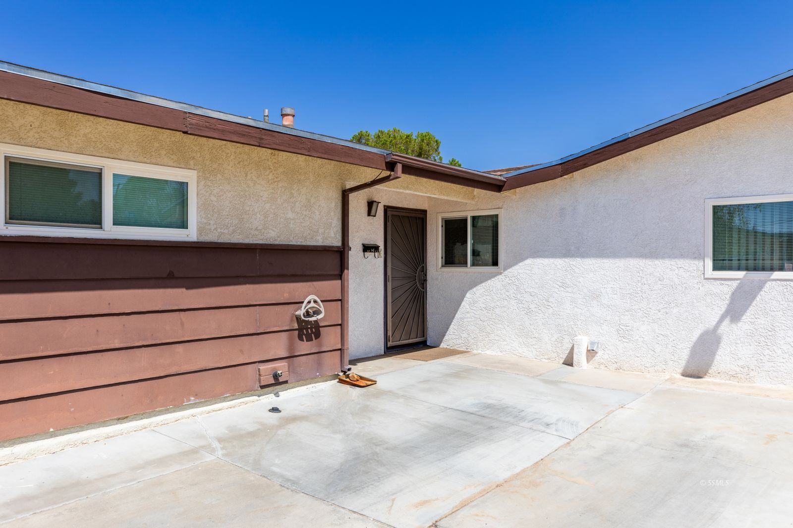 219 Peg Street Ridgecrest, CA 93555 - Photo 4 of 35