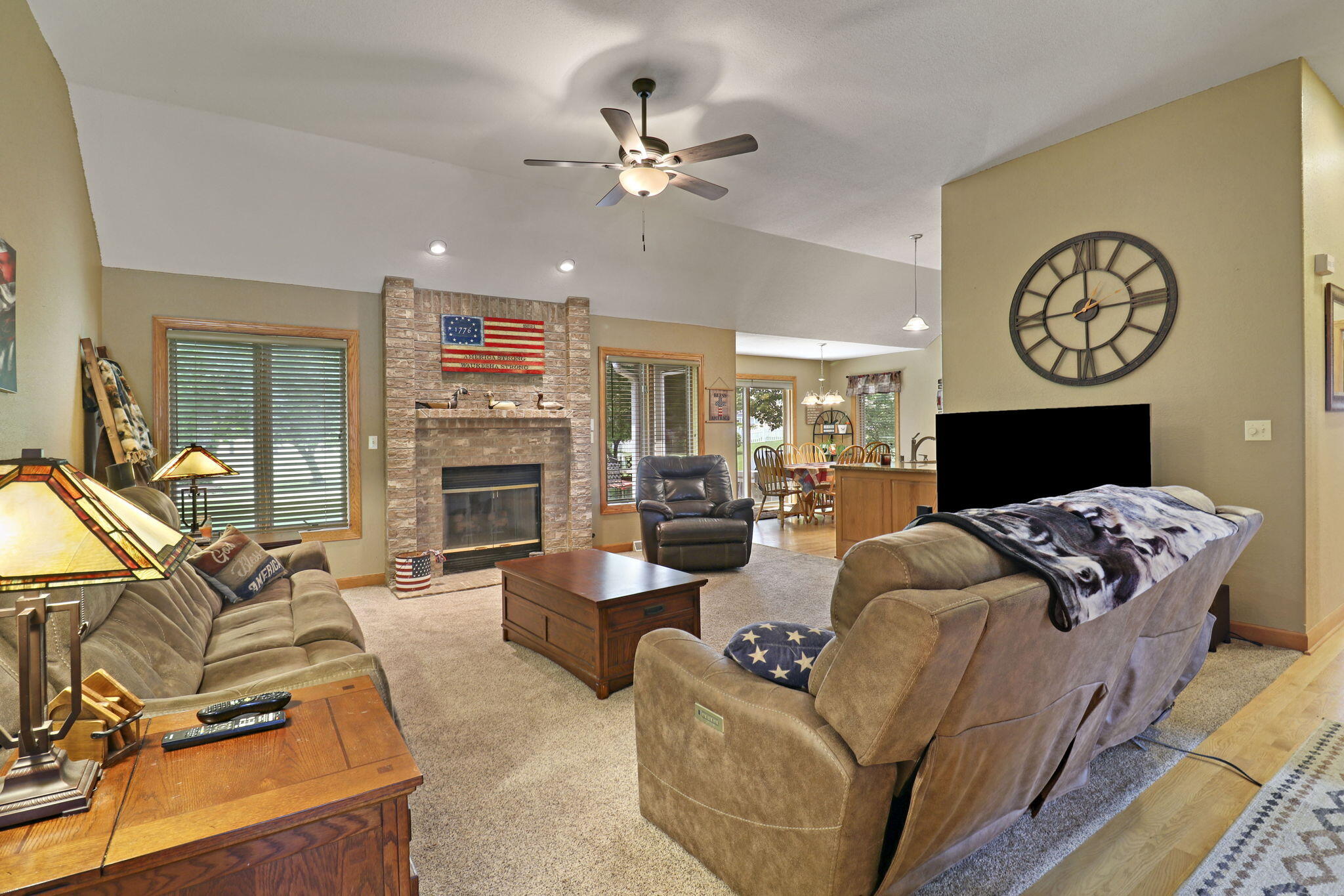 867 River Ridge Circle Waterford, WI 53185 - Photo 2 of 39 Living Room