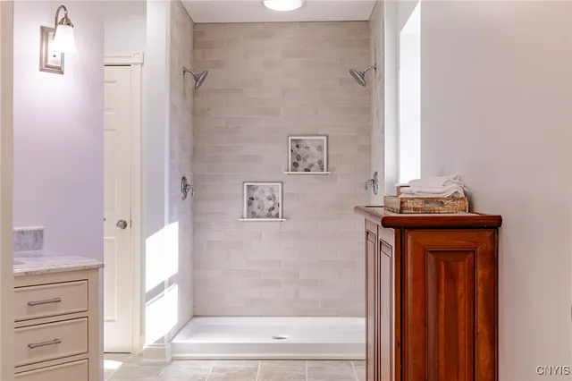 $1,075,000 | 5857 East Lake Road, Cazenovia, NY 13035