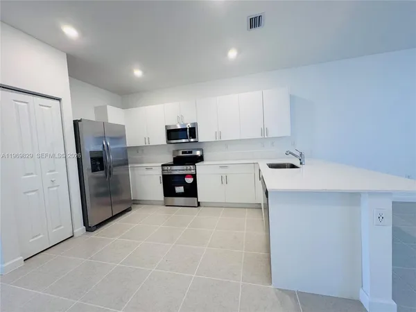 $3,200 | 2527 Southeast 29th Street, Homestead, FL 33035