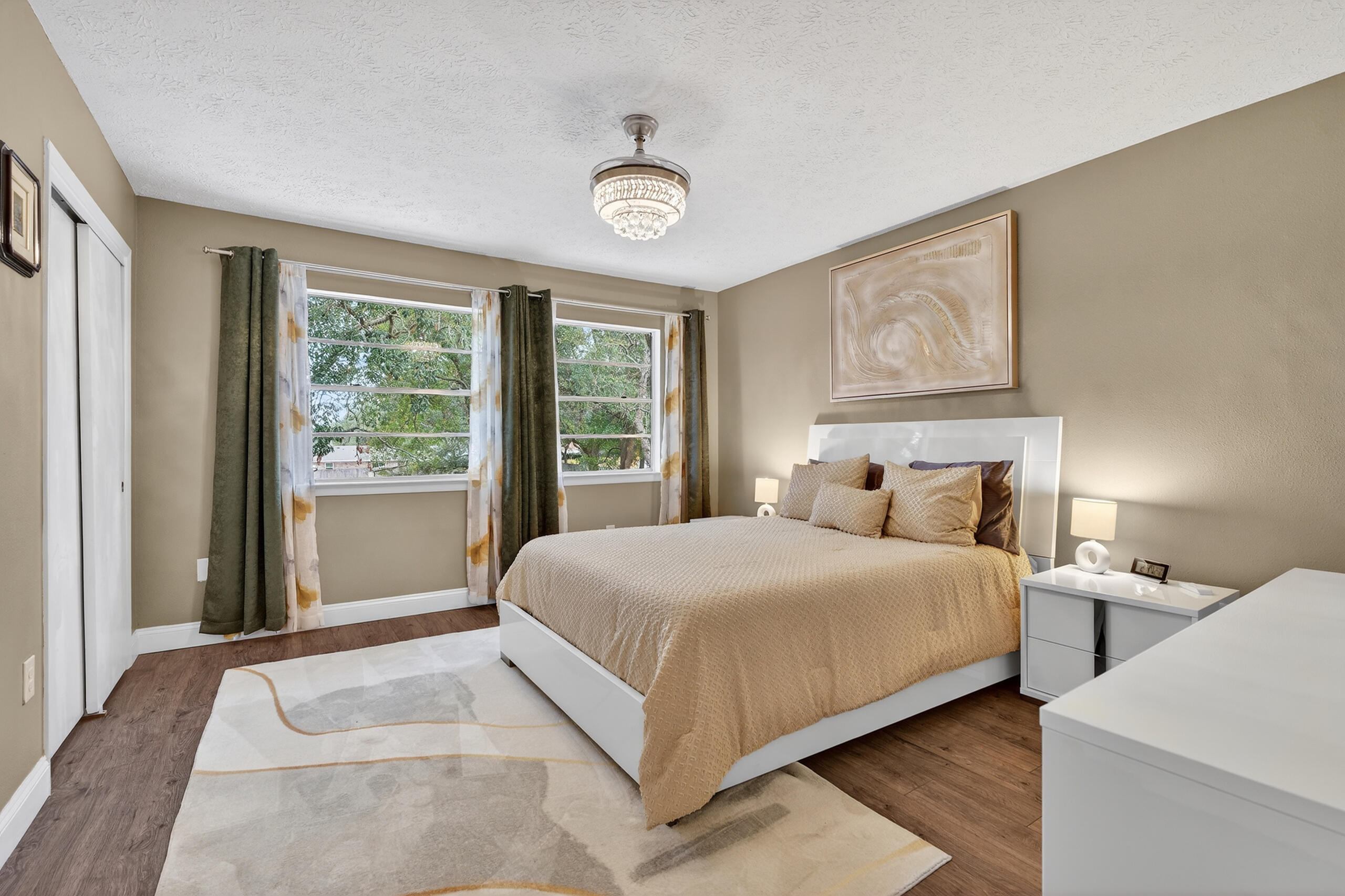 35 10th Street, Unit D Shalimar, FL 32579 - Photo 29 of 33 a bedroom with a large bed and a window