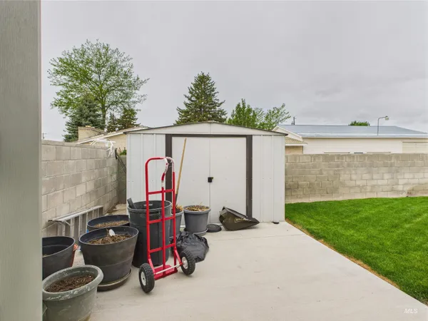 $345,000 | 11 North 3rd W Street, Paul, ID 83347