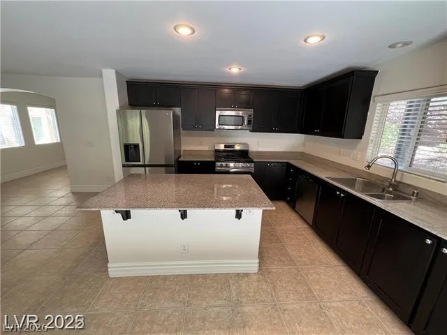 $2,350 | 291 Broken Par Drive, Las Vegas, NV 89148