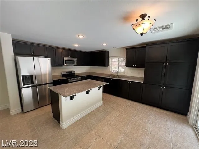 $2,350 | 291 Broken Par Drive, Las Vegas, NV 89148