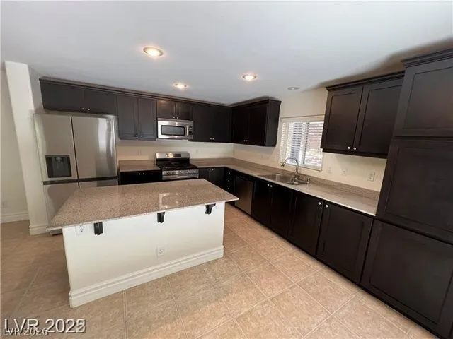 $2,350 | 291 Broken Par Drive, Las Vegas, NV 89148