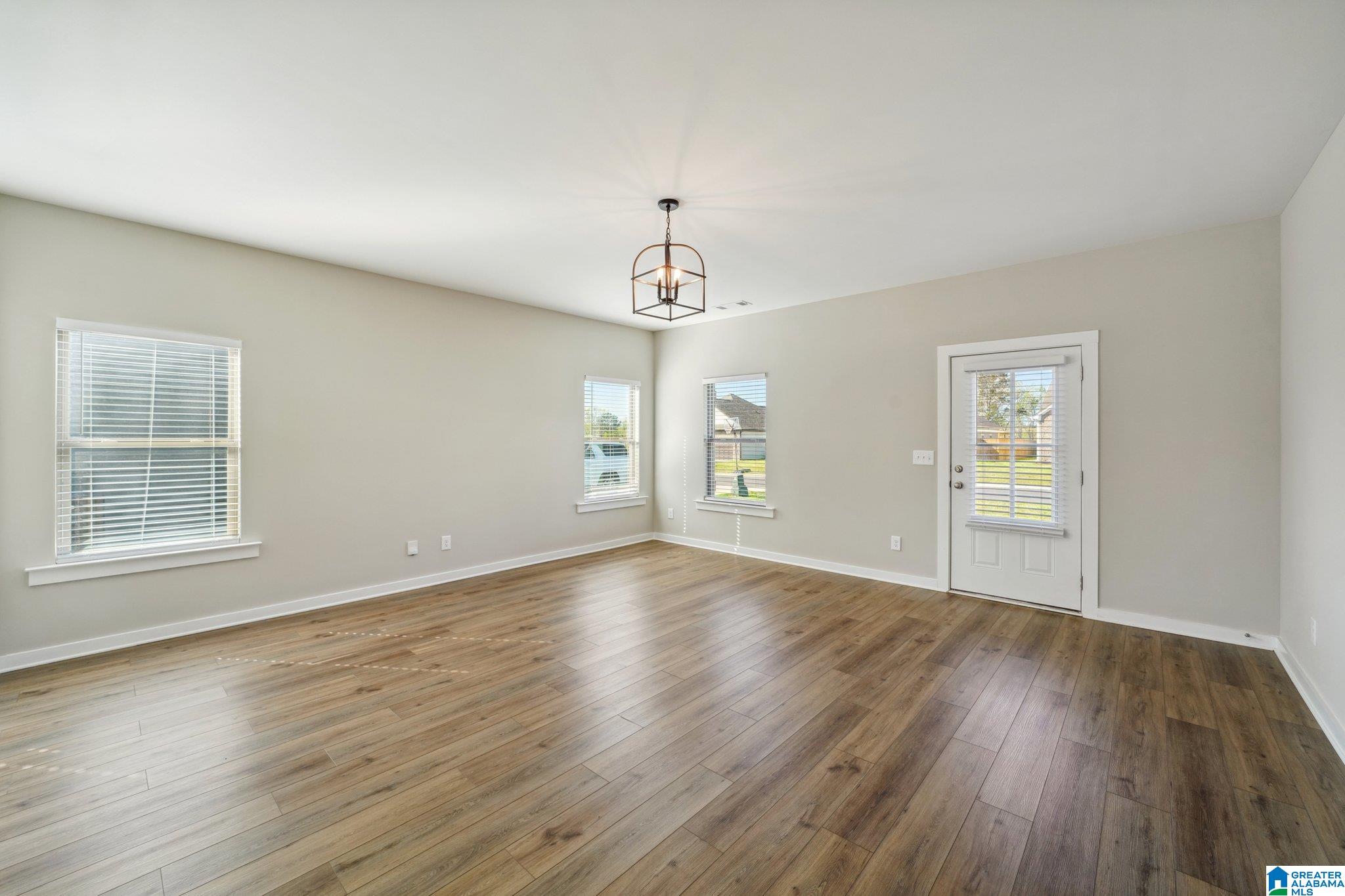 82 Kings Way Jasper, AL 35501 - Photo 3 of 32