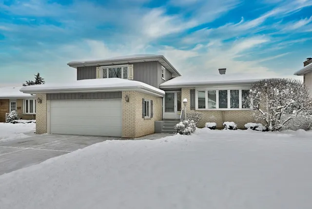 $420,000 | 231 North Flora Parkway, Addison, IL 60101